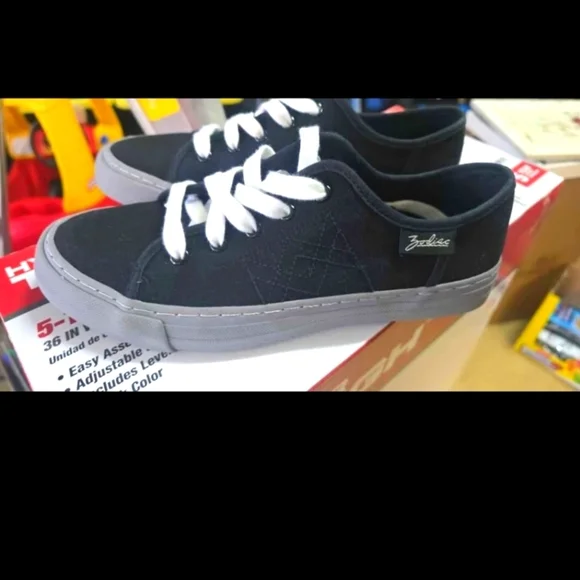 Zodiac Shoes Size 8 - Picture 1 of 6